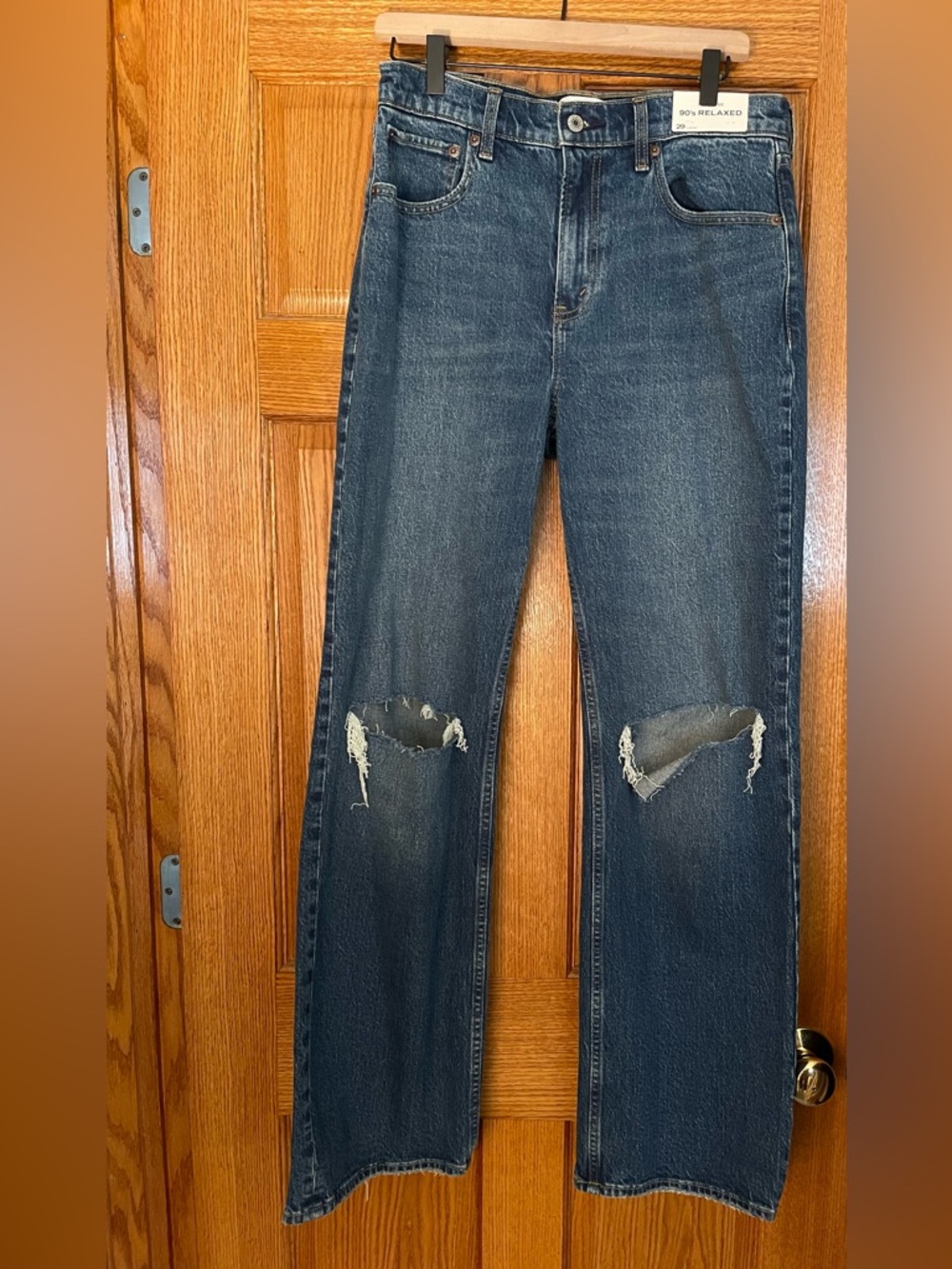 NWT A&F High Rise 90s Relaxed Jean ( Dark Knee Destroy)